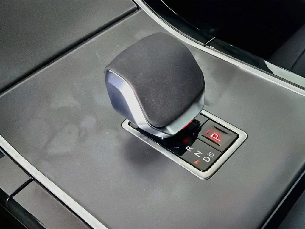 New 2026 Tribeca Blue Land Rover S image 17