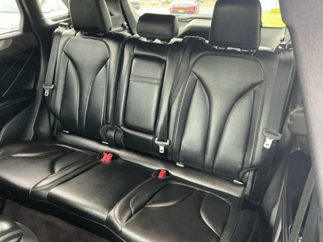 Used 2017 Magnetic Gray Metallic Lincoln Premiere image 22