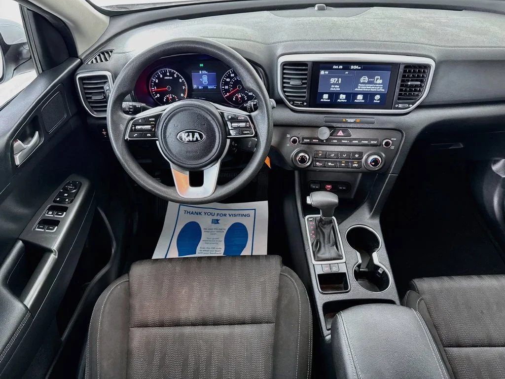 Used 2022 White Kia LX image 26