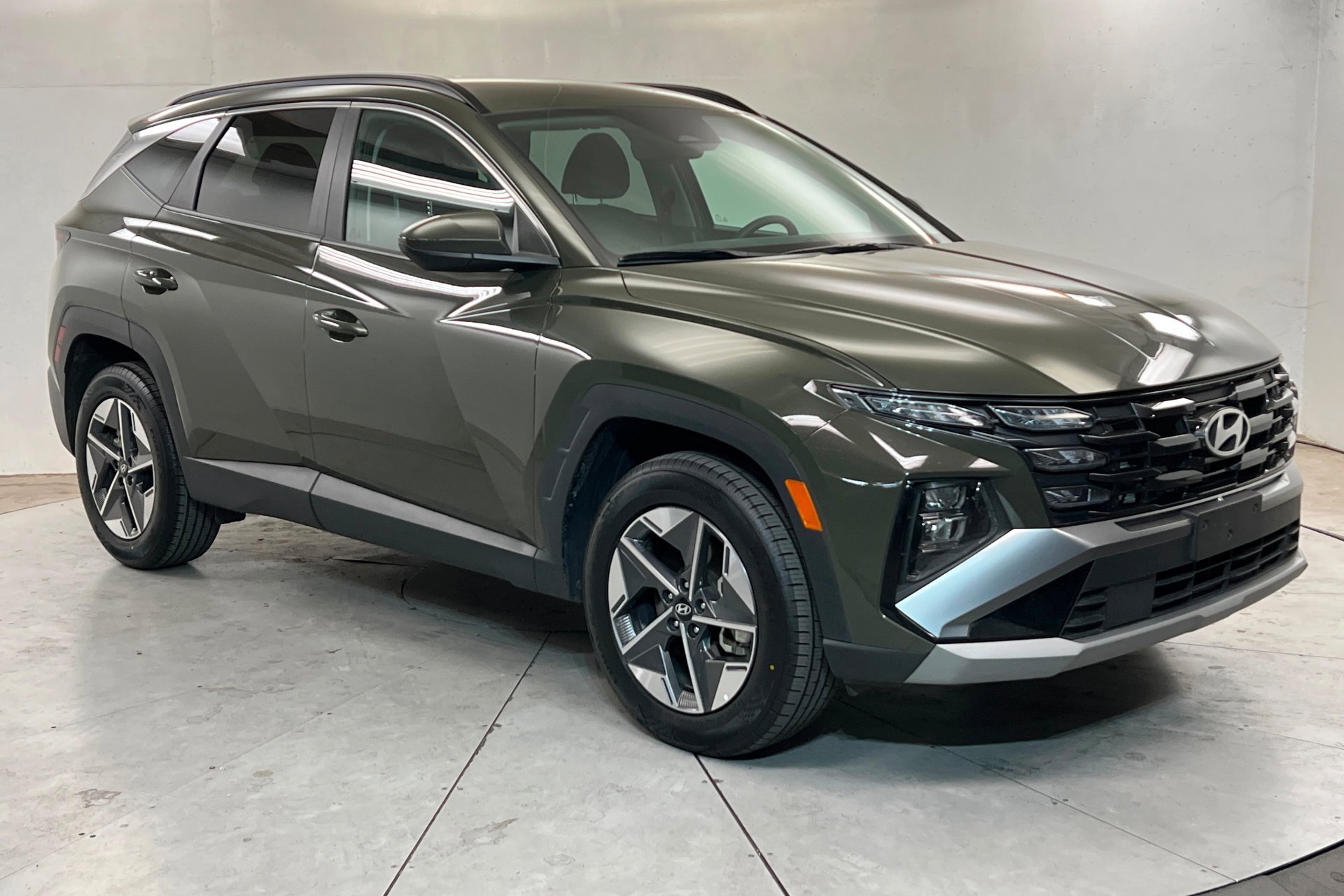 Used 2025 Rockwood Green Hyundai SEL image 8