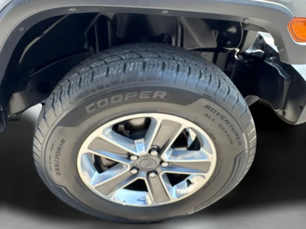 Used 2018 Sting-Gray Clearcoat Jeep Sahara image 26