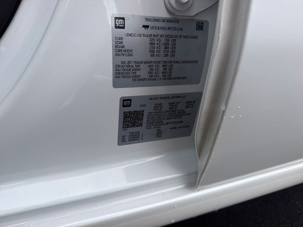Used 2023 White GMC Denali image 26