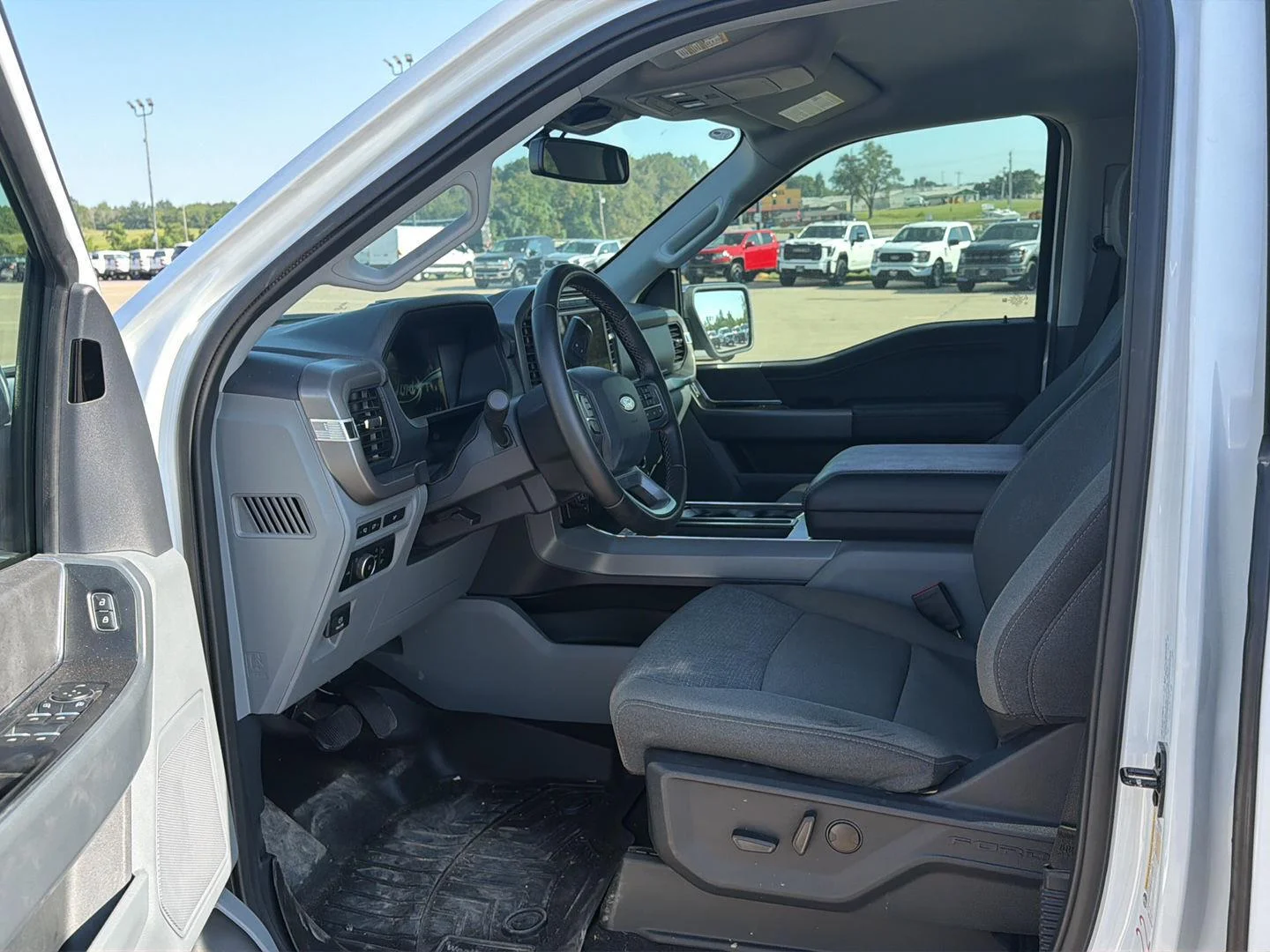Certified Used 2024 Oxford White Ford XLT image 3