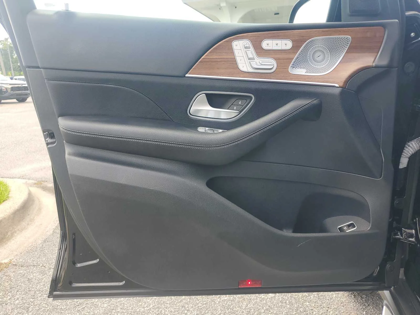 Used 2024  Mercedes-Benz GLS 450 image 16