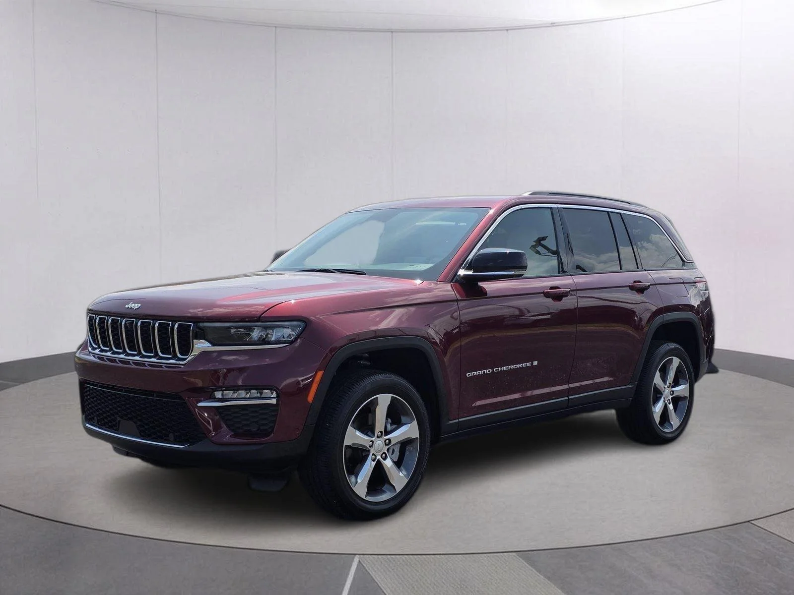 Used 2025 Velvet Red Pearlcoat Jeep Limited image 1