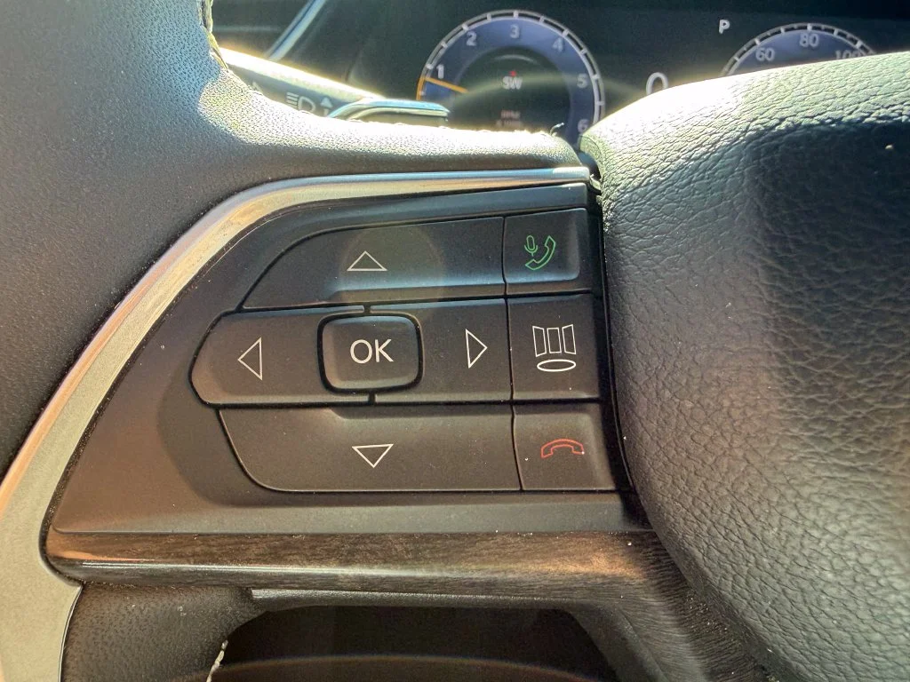 Used 2025 White Jeep Limited image 18