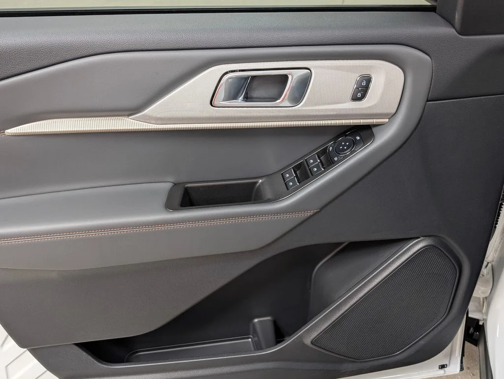 New 2026 Star White Metallic Tri-Coat Ford Active image 10