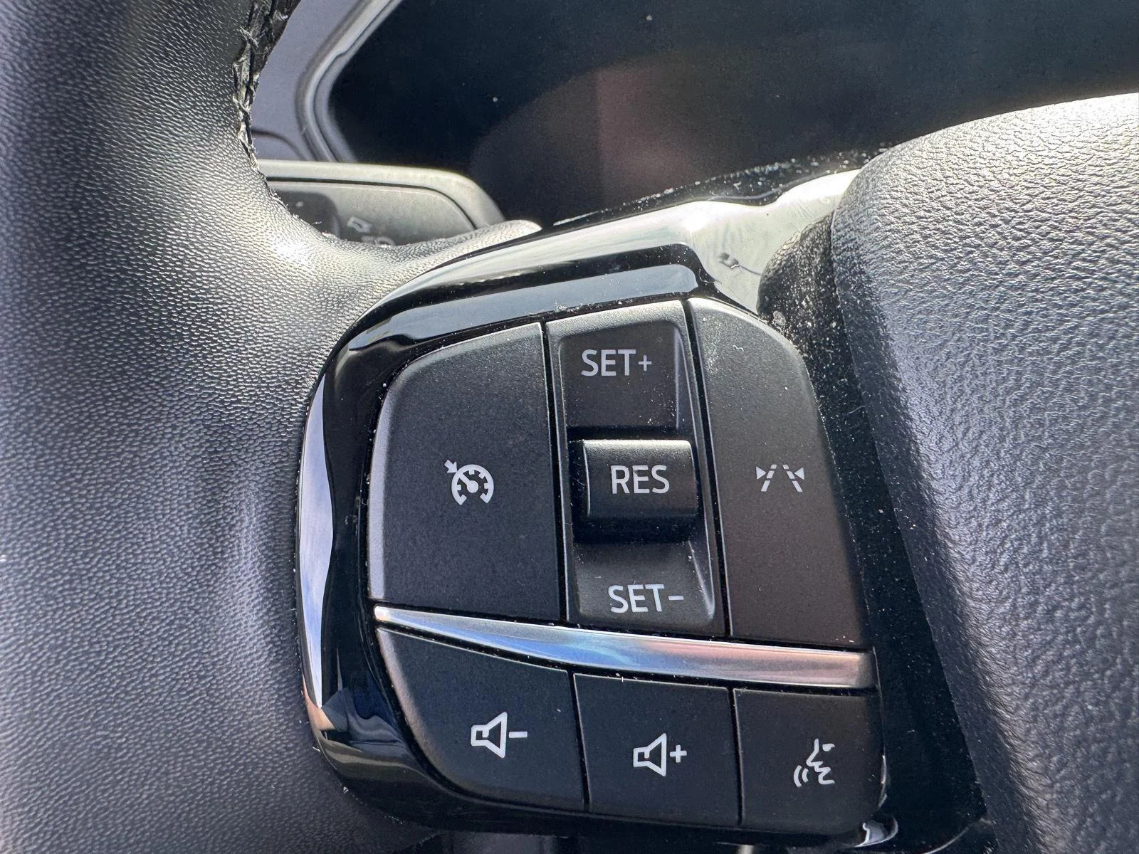 Used 2023 Carbonized Gray Ford Active image 15