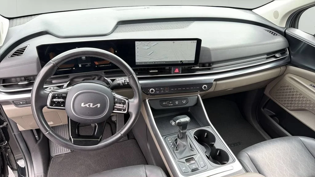 Used 2025 Black Kia LXS image 21