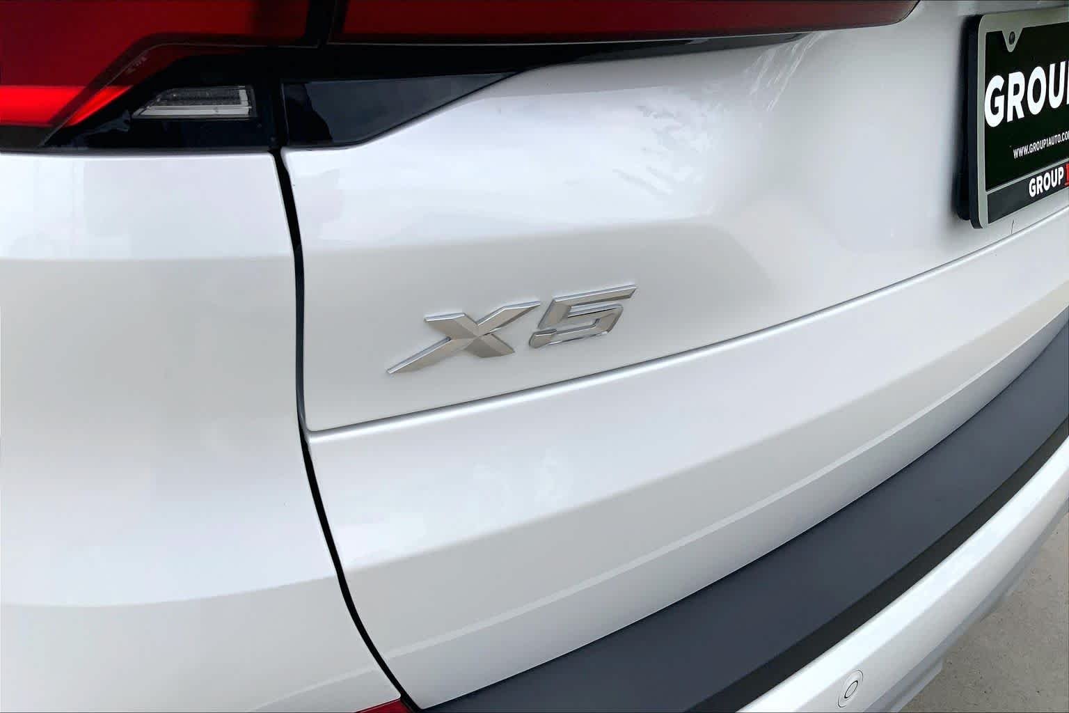 Used 2024 Mineral White Metallic BMW xDrive40i image 29