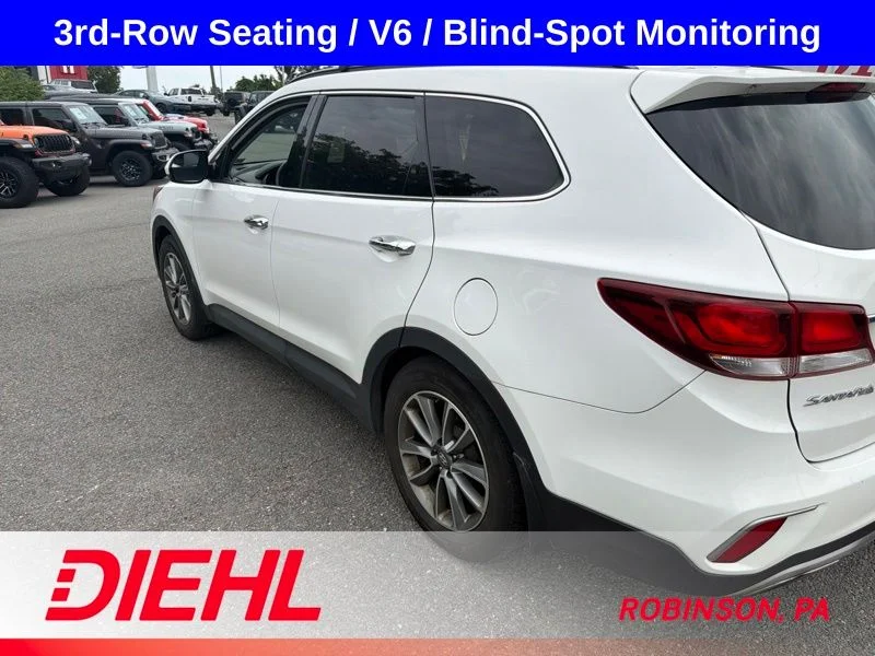 Used 2018 White Hyundai SE image 8