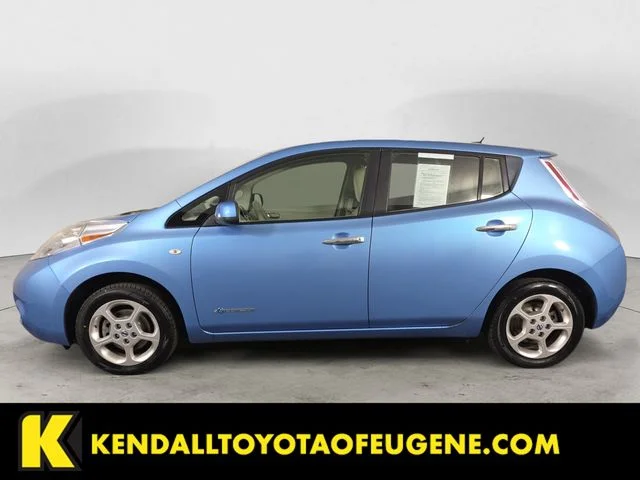 Used 2011 Blue Nissan SL image 2
