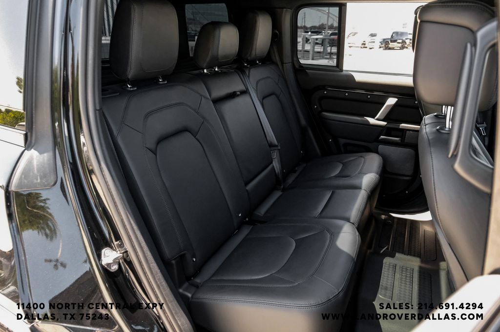 Used 2024 Black Land Rover V8 image 37