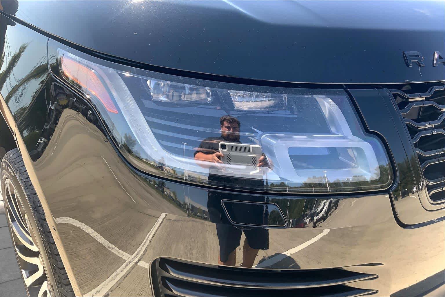 Used 2018 Santorini Black Metallic Land Rover  image 27