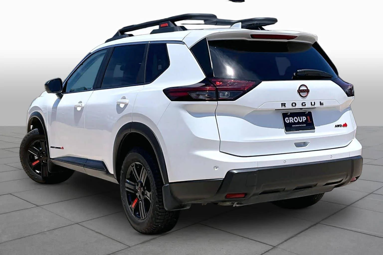 Used 2025 Everest White Pearl Nissan Rock Creek image 12