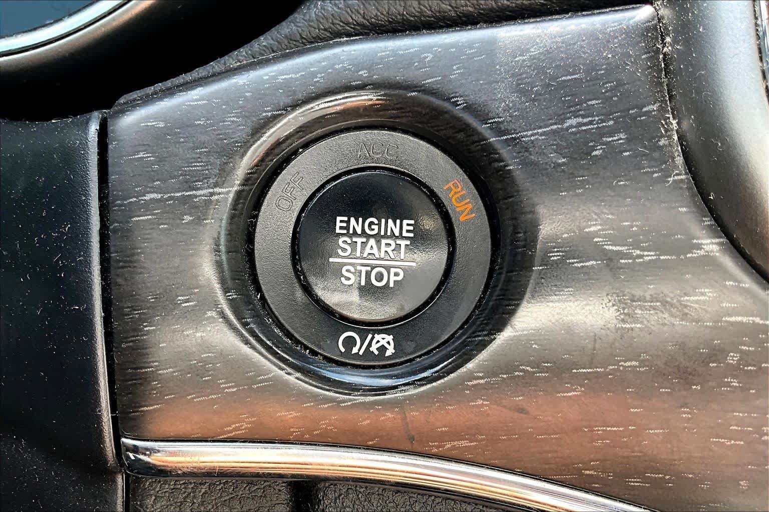 Used 2018 Granite Crystal Metallic Clearcoat Jeep Limited image 29