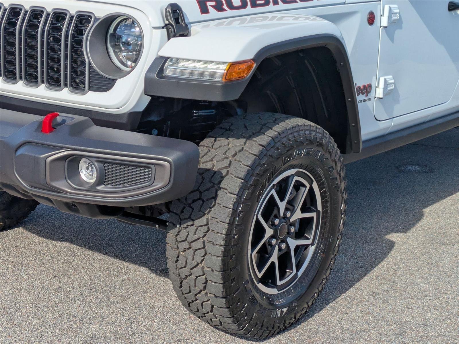 Used 2025 Bright White Clearcoat Jeep Rubicon image 11