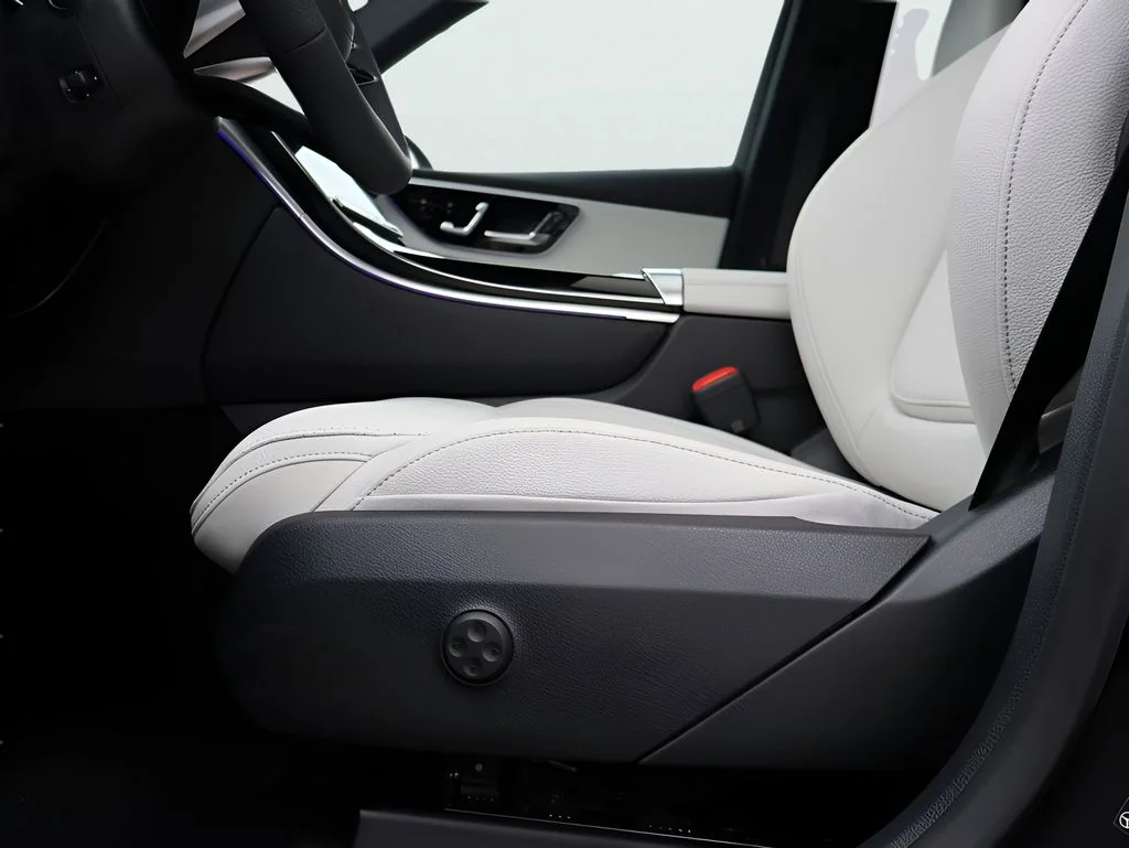Used 2026 Black Mercedes-Benz GLC 300 image 39