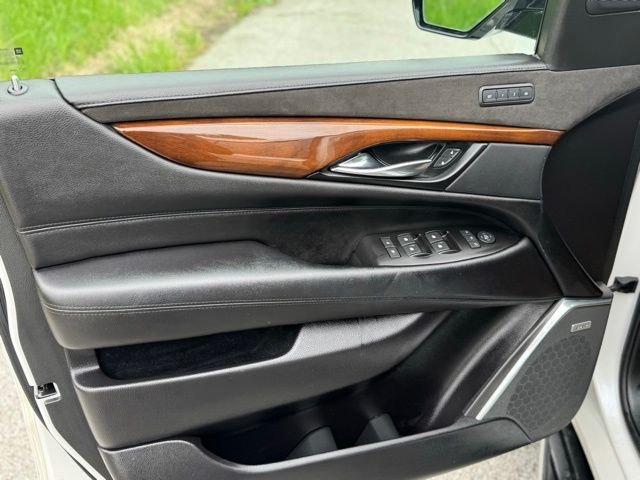 Used 2020 Crystal White Cadillac Luxury image 9
