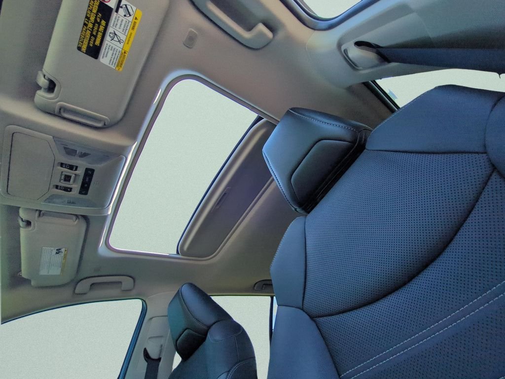 Used 2023  Toyota Limited image 18