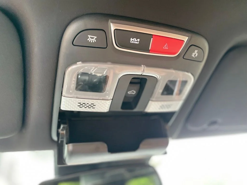 Used 2025 Wolf Gray Kia EX X-Line image 15