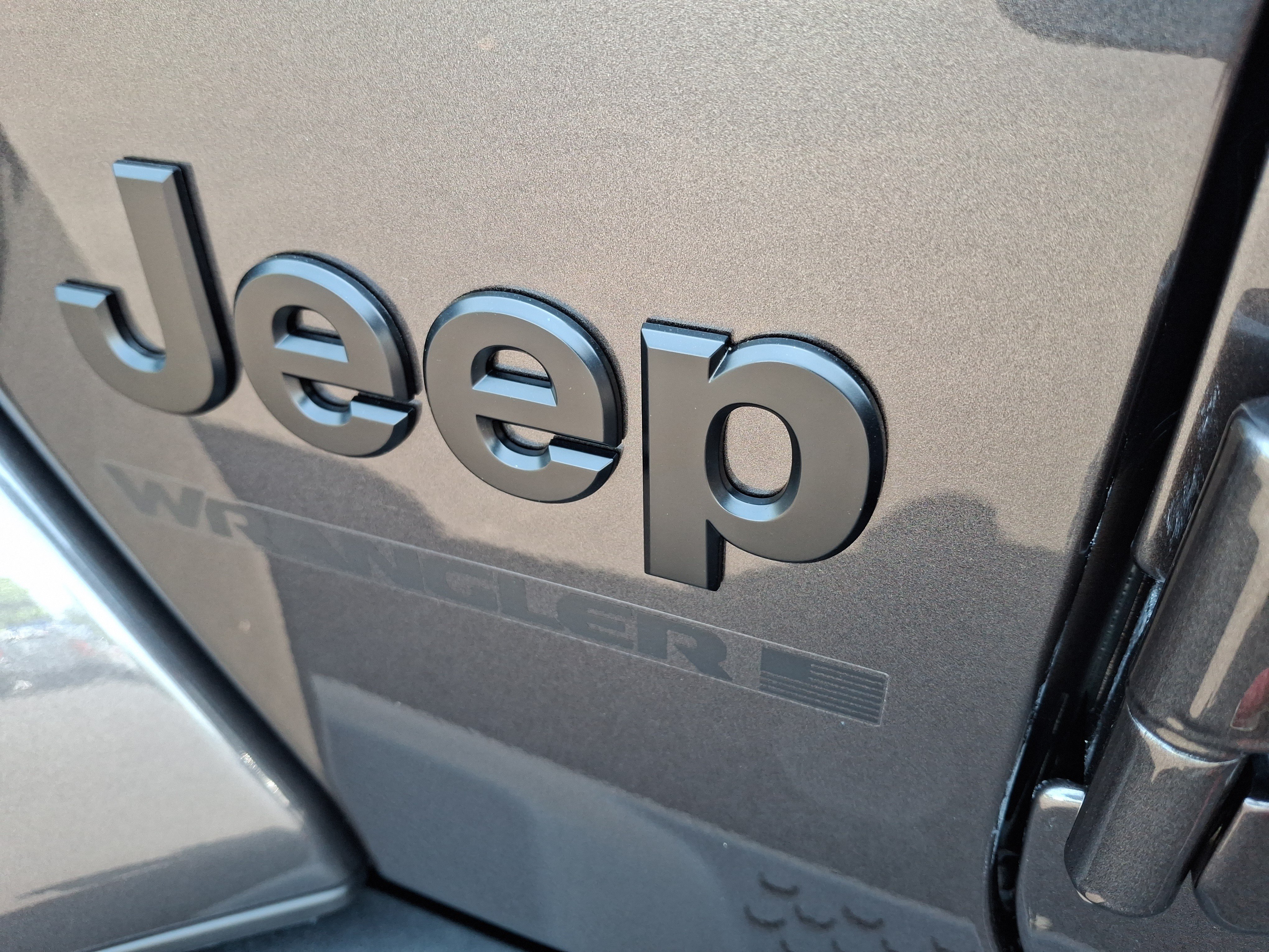 New 2026 Granite Crystal Metallic Clear-Coat Exterior Paint Jeep Sahara image 8