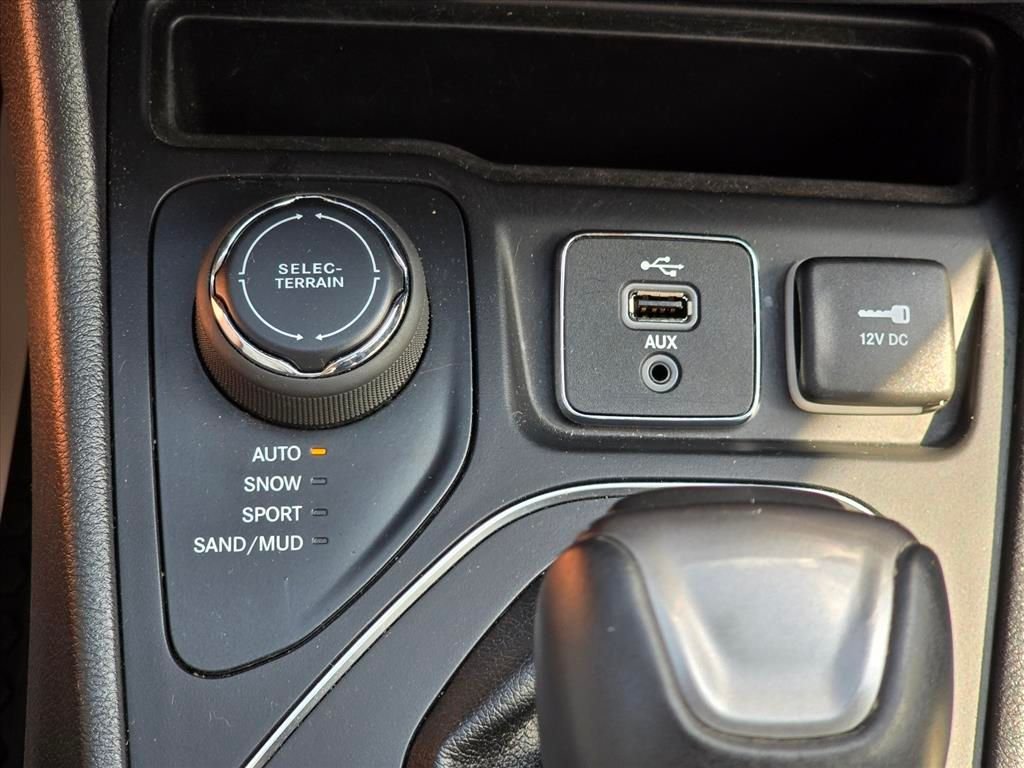 Used 2019 Red Jeep Latitude Plus image 20