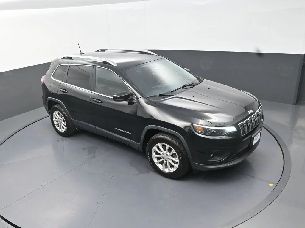 Used 2019 Black Jeep Latitude image 13