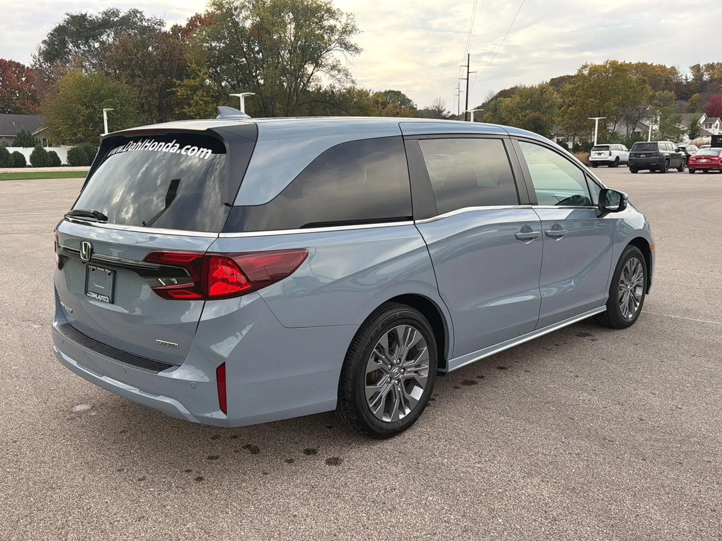 Used 2025 Sonic Gray Pearl Honda Touring image 2