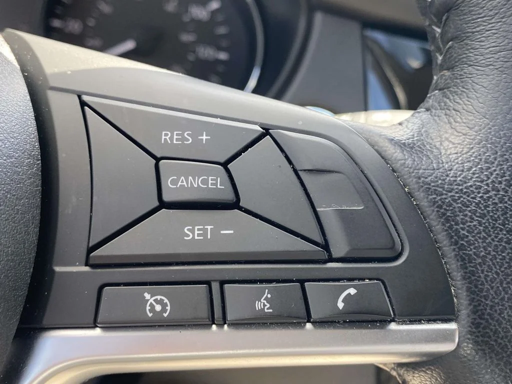 Certified Used 2022 White Nissan SV image 29