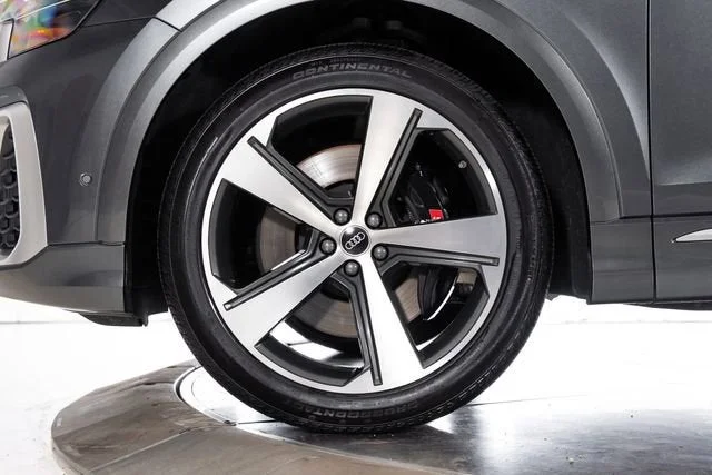 Used 2024 Daytona Gray Pearl Effect Audi 4.0T Prestige image 12
