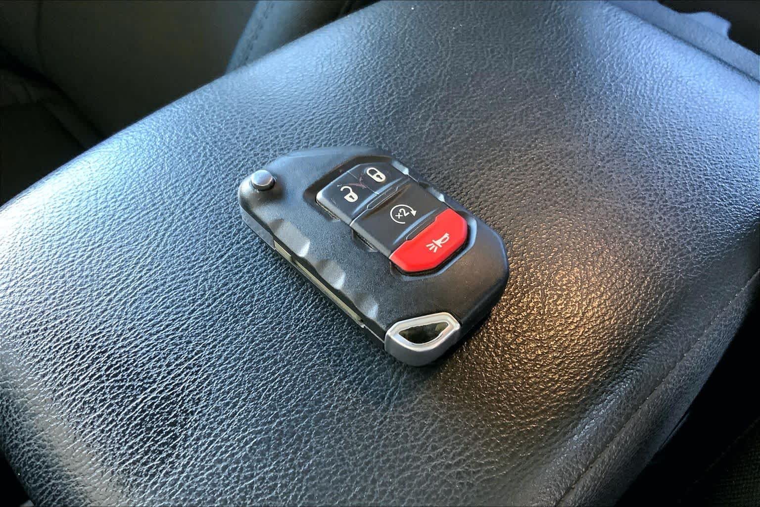 Used 2020 Gator Clearcoat Jeep Sport S image 15