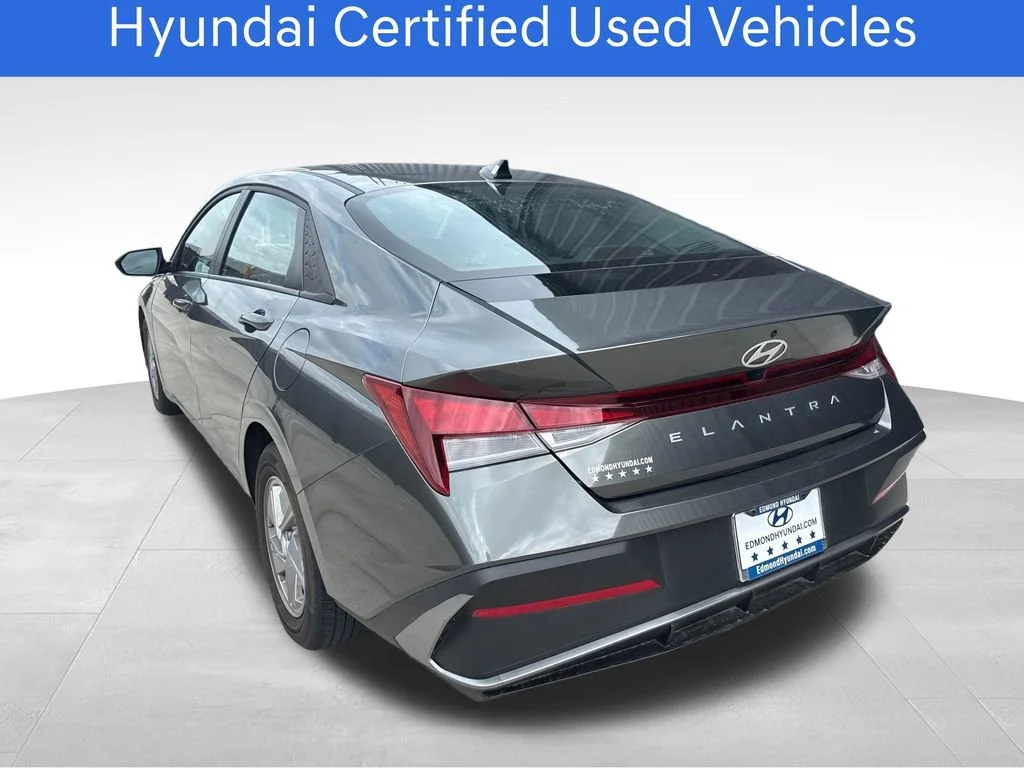 Certified Pre-Owned 2025 Hyundai Elantra SE
