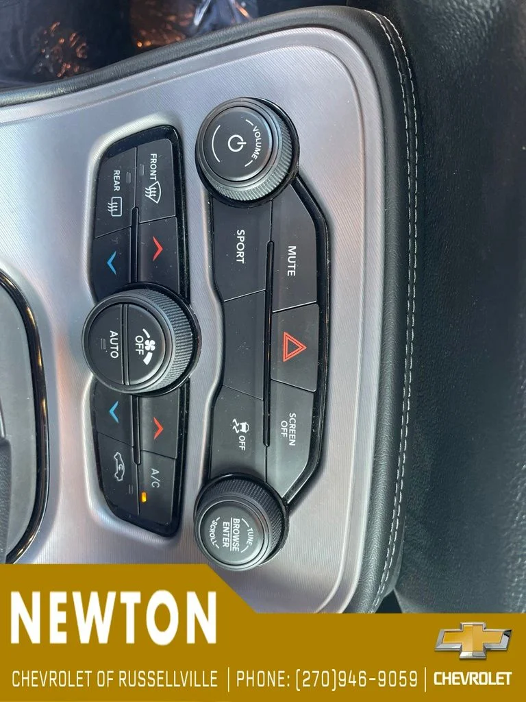 Used 2023 Sublime Metallic Dodge SXT image 11