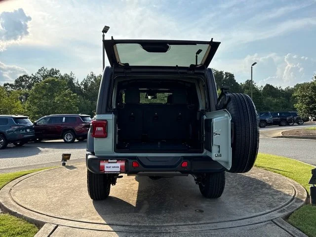 New 2026 Earl Clearcoat Jeep Sport S image 27