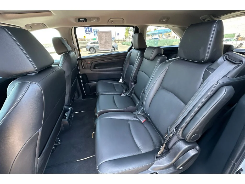 Used 2024 Platinum White Pearl Honda EX-L image 14