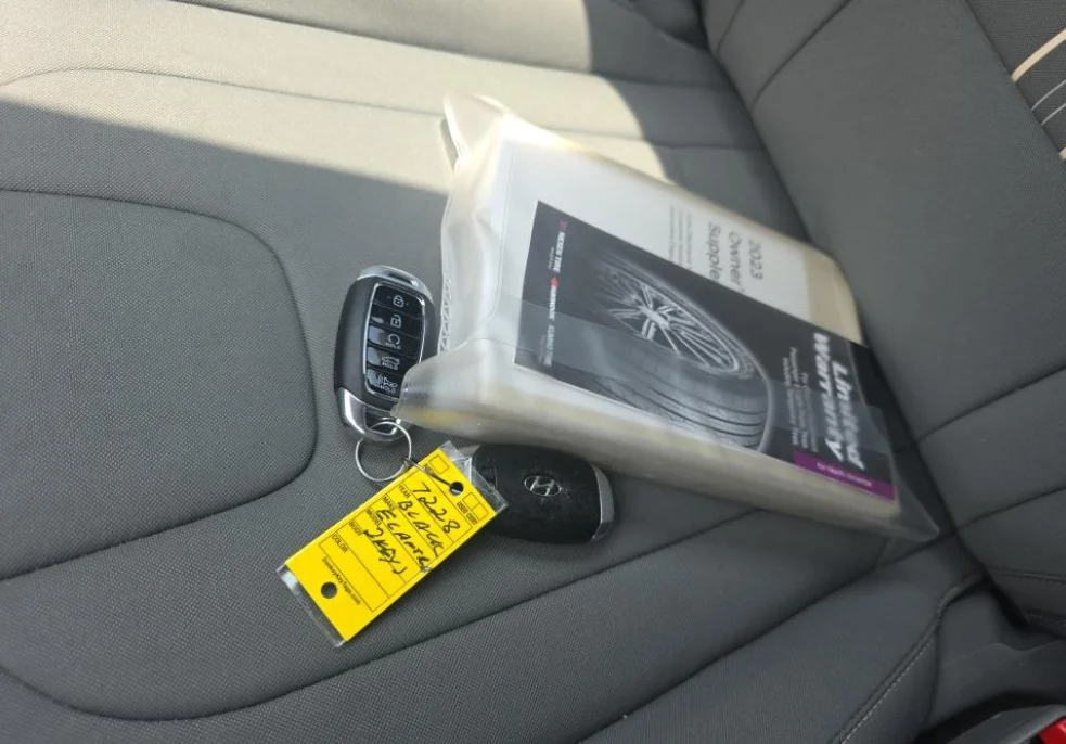 Used 2023 Black Hyundai SEL image 20