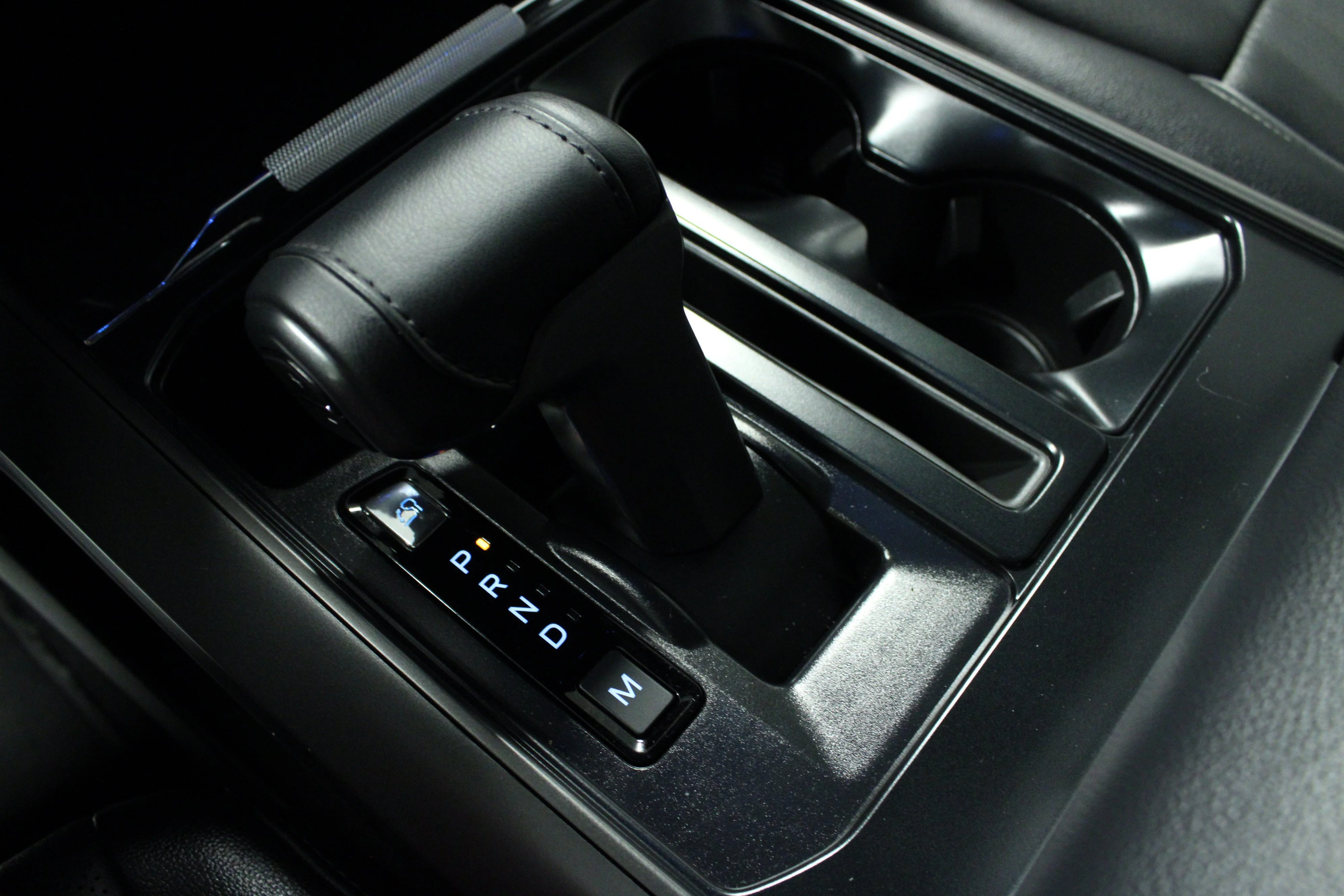 Used 2025 Agate Black Metallic Ford LARIAT image 23
