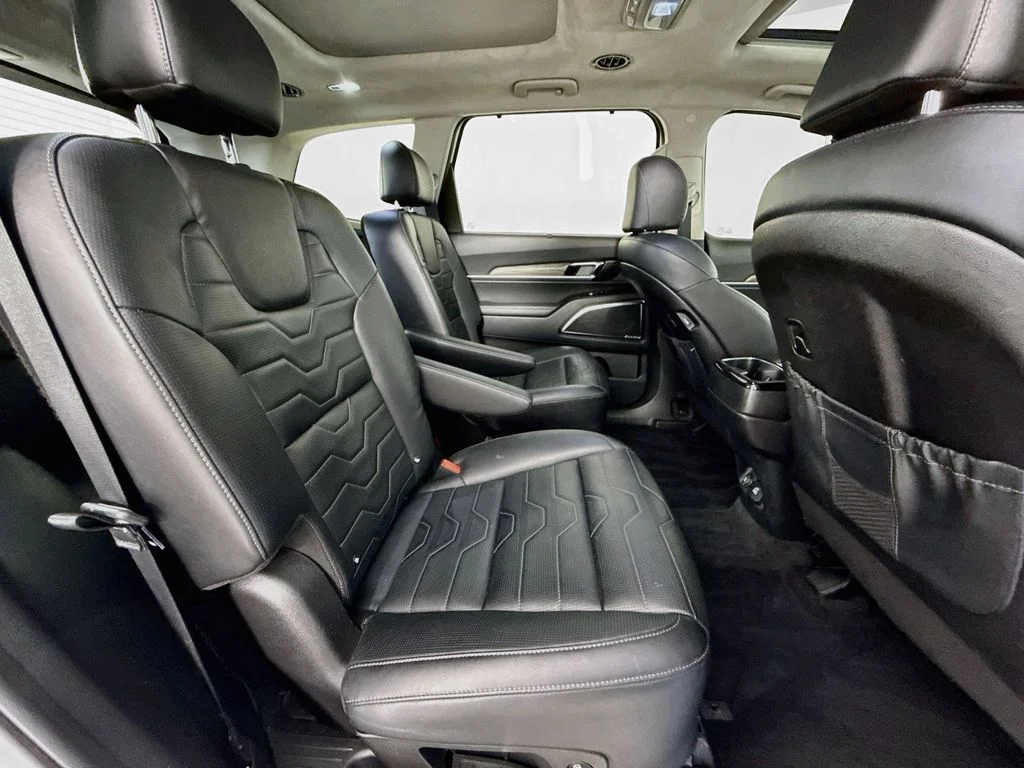 Used 2022 White Kia SX image 29