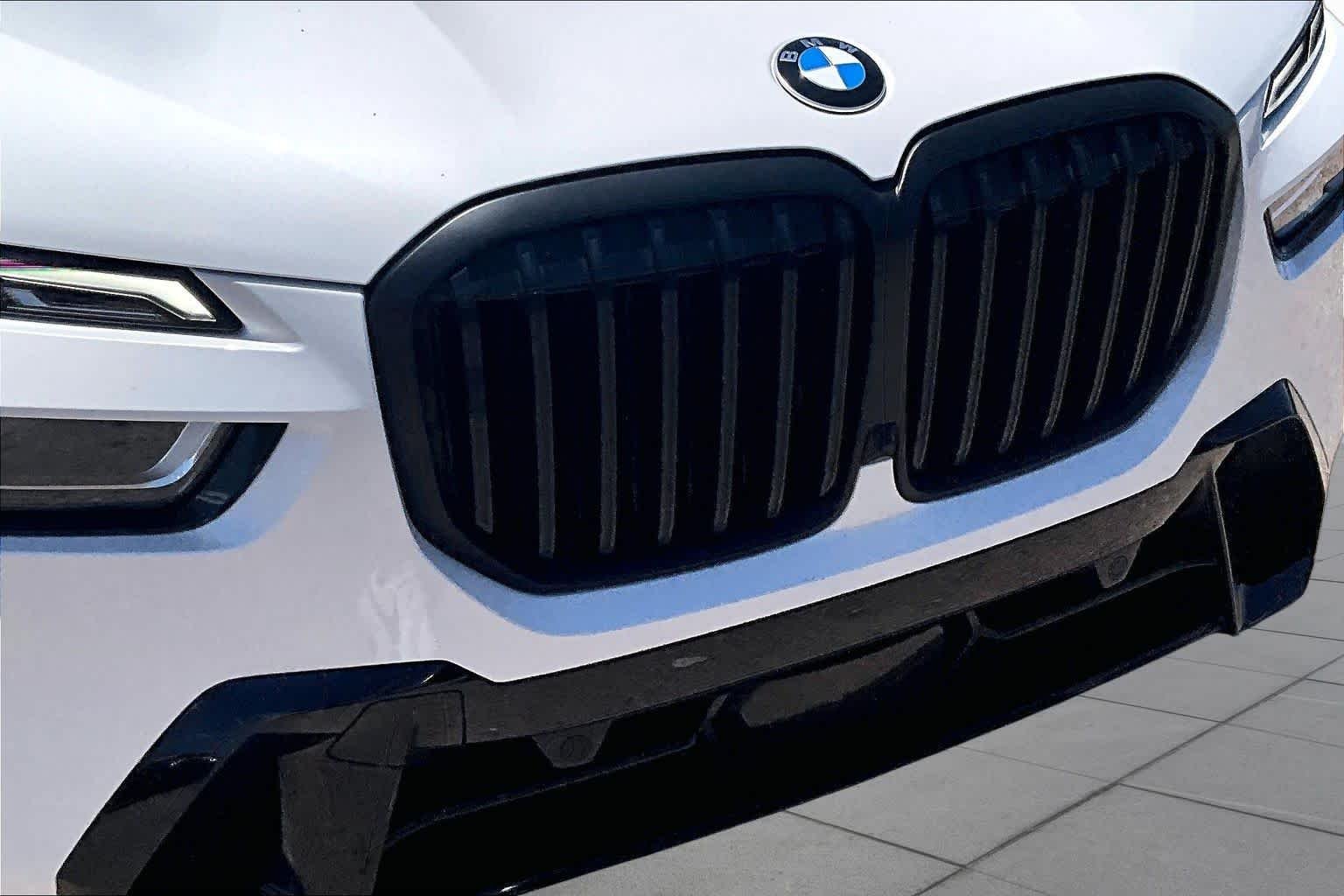 Certified Used 2025 Mineral White Metallic BMW xDrive40i image 27