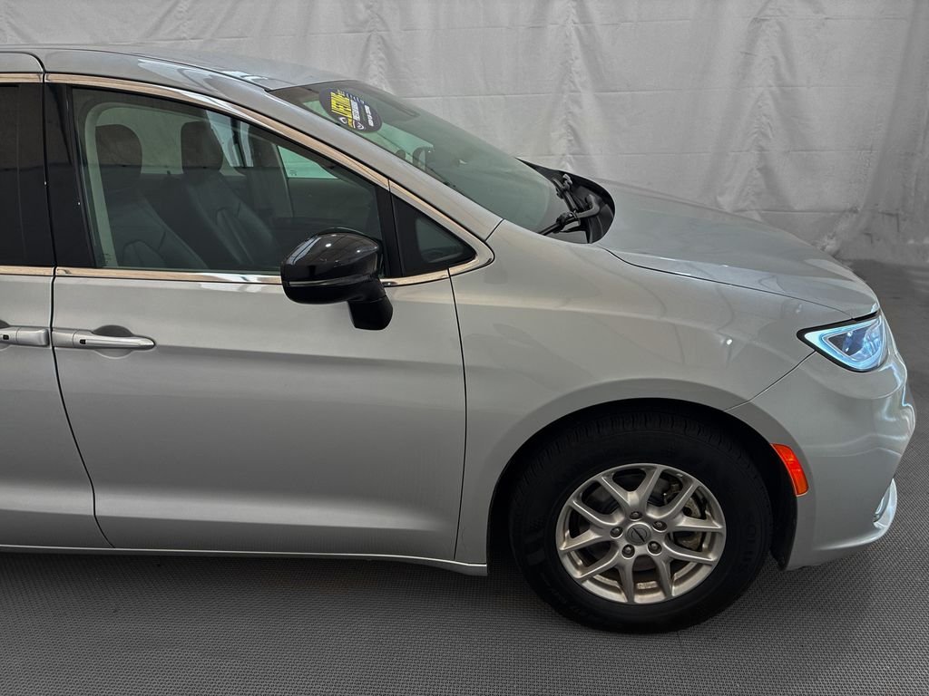 Used 2024 Silver Chrysler Touring L image 9