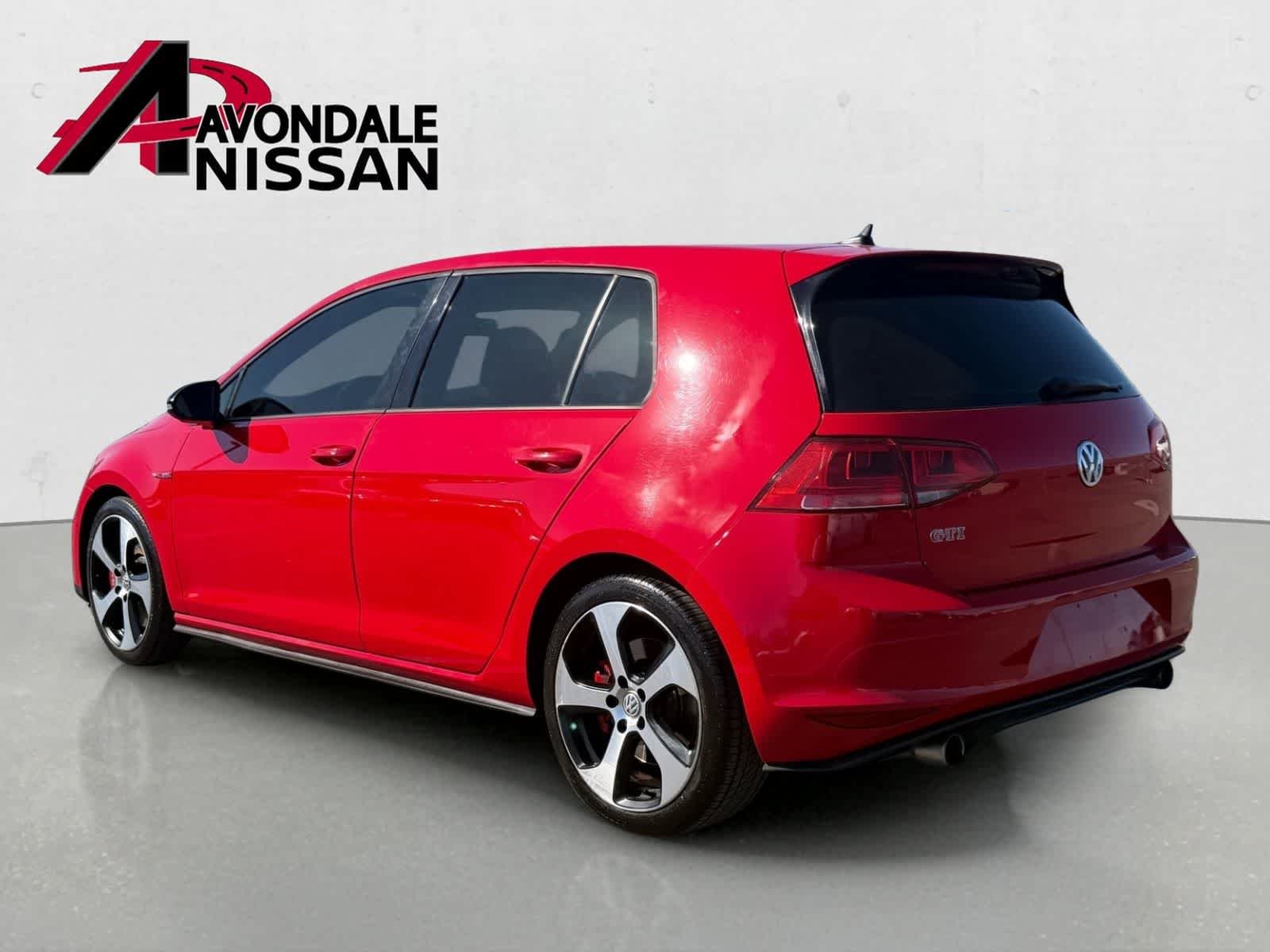 Used 2017 Red Volkswagen SE image 4