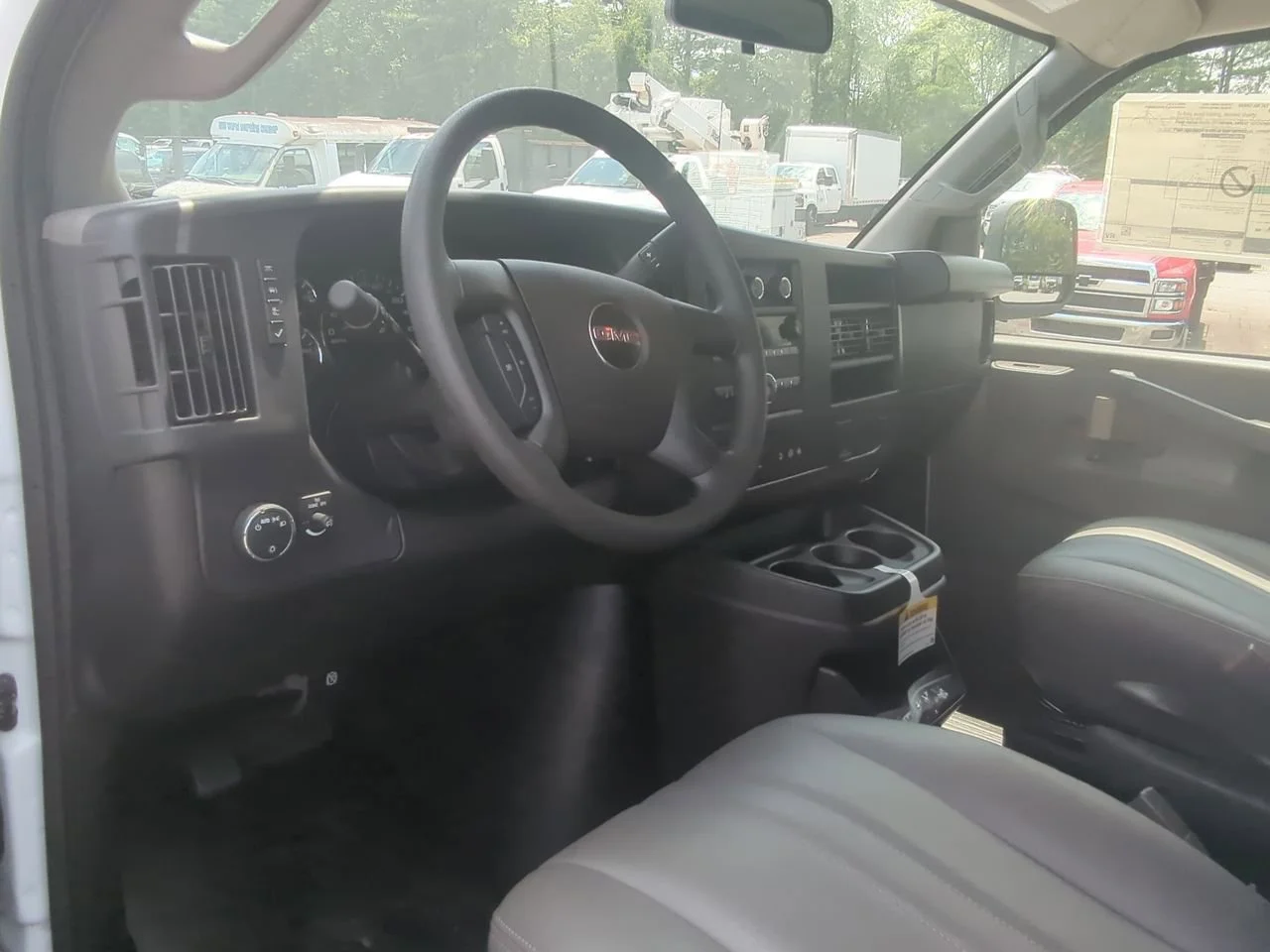 2025 GMC Savana Cargo Work Van - Photo 10