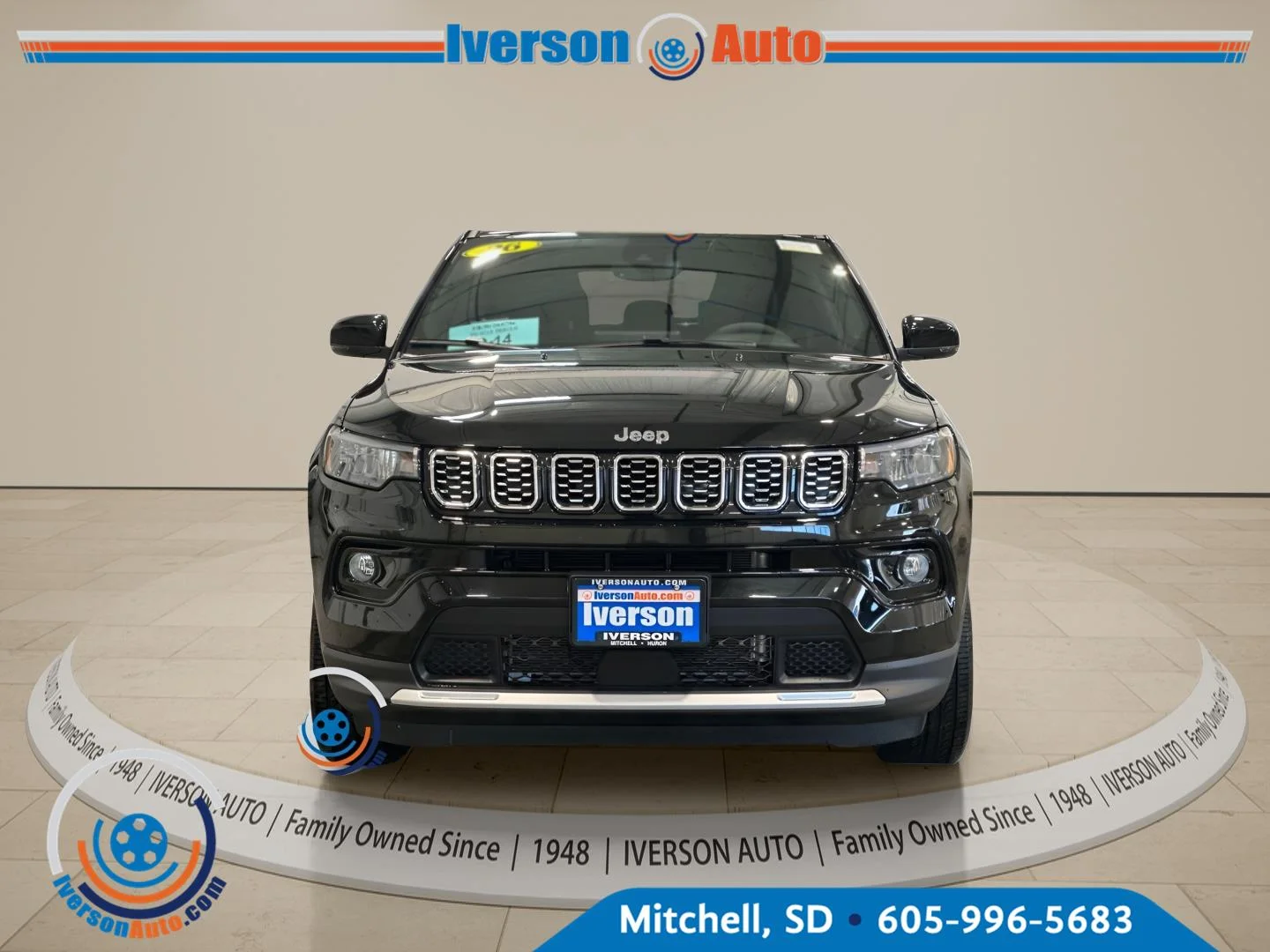New 2026 Diamond Black Crystal Pearl-Coat Exterior Paint Jeep Limited image 2