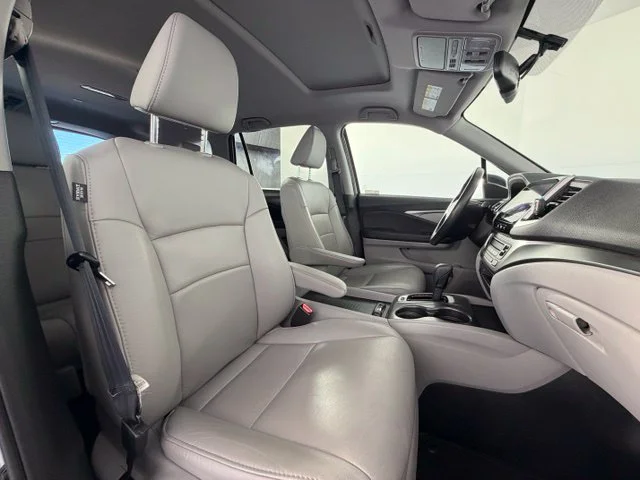 Used 2018 Silver Honda EX-L image 34