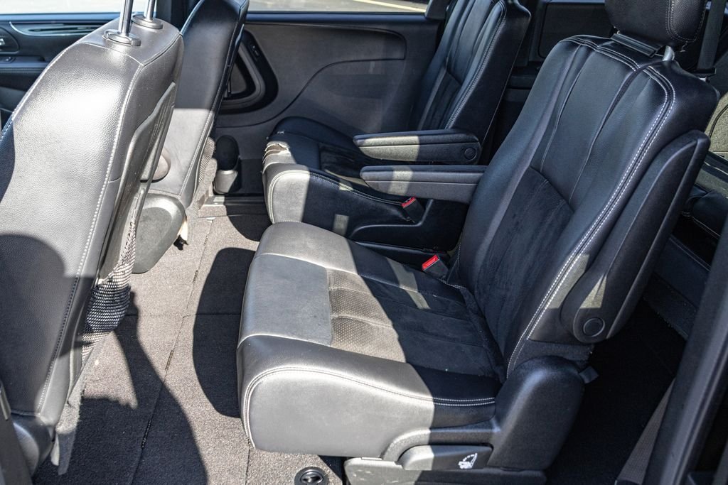 Used 2017 Black Dodge SXT image 28