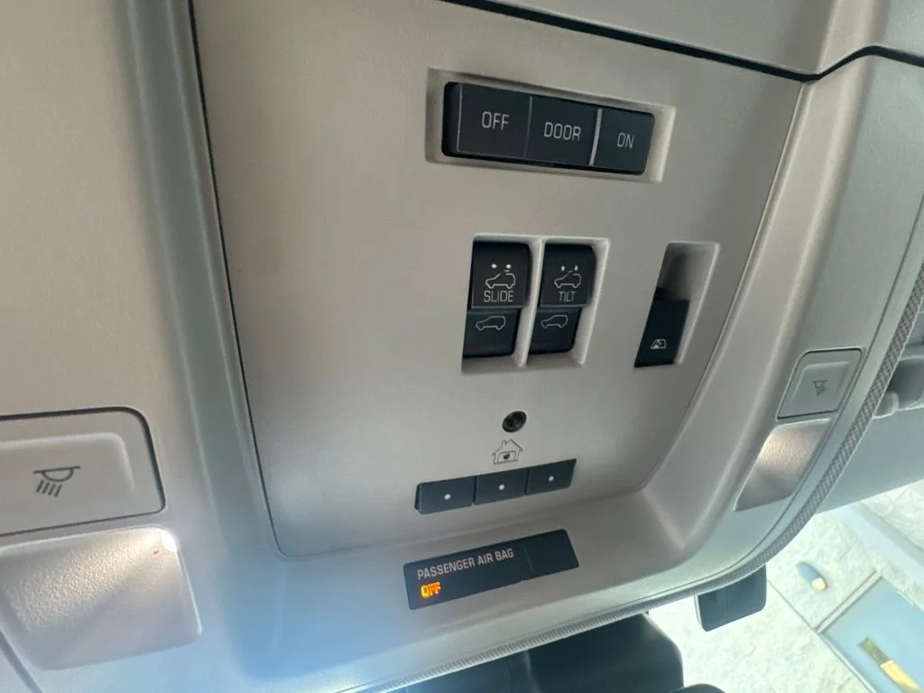 Used 2016 Silver GMC Denali image 21