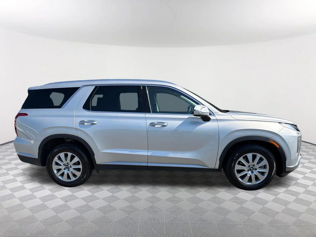 Used 2024 Silver Hyundai SEL image 4