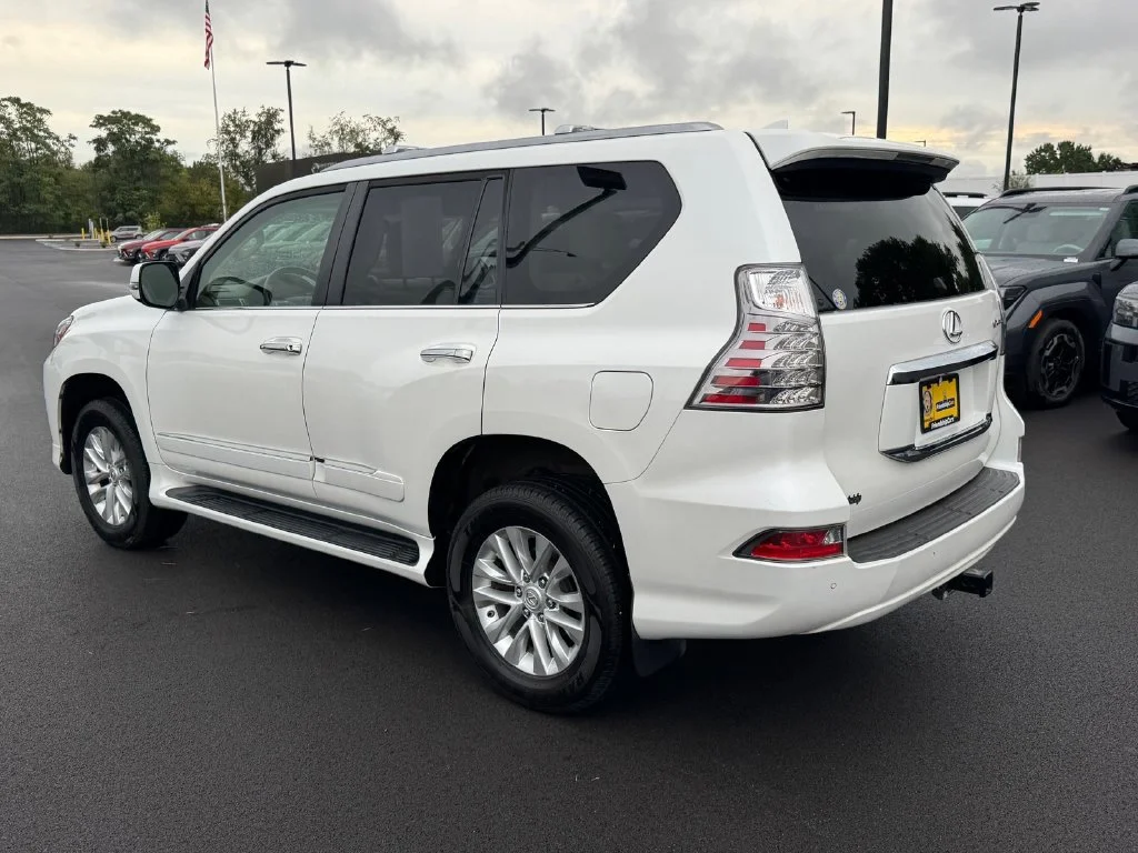 Used 2019 White Lexus 460 image 4