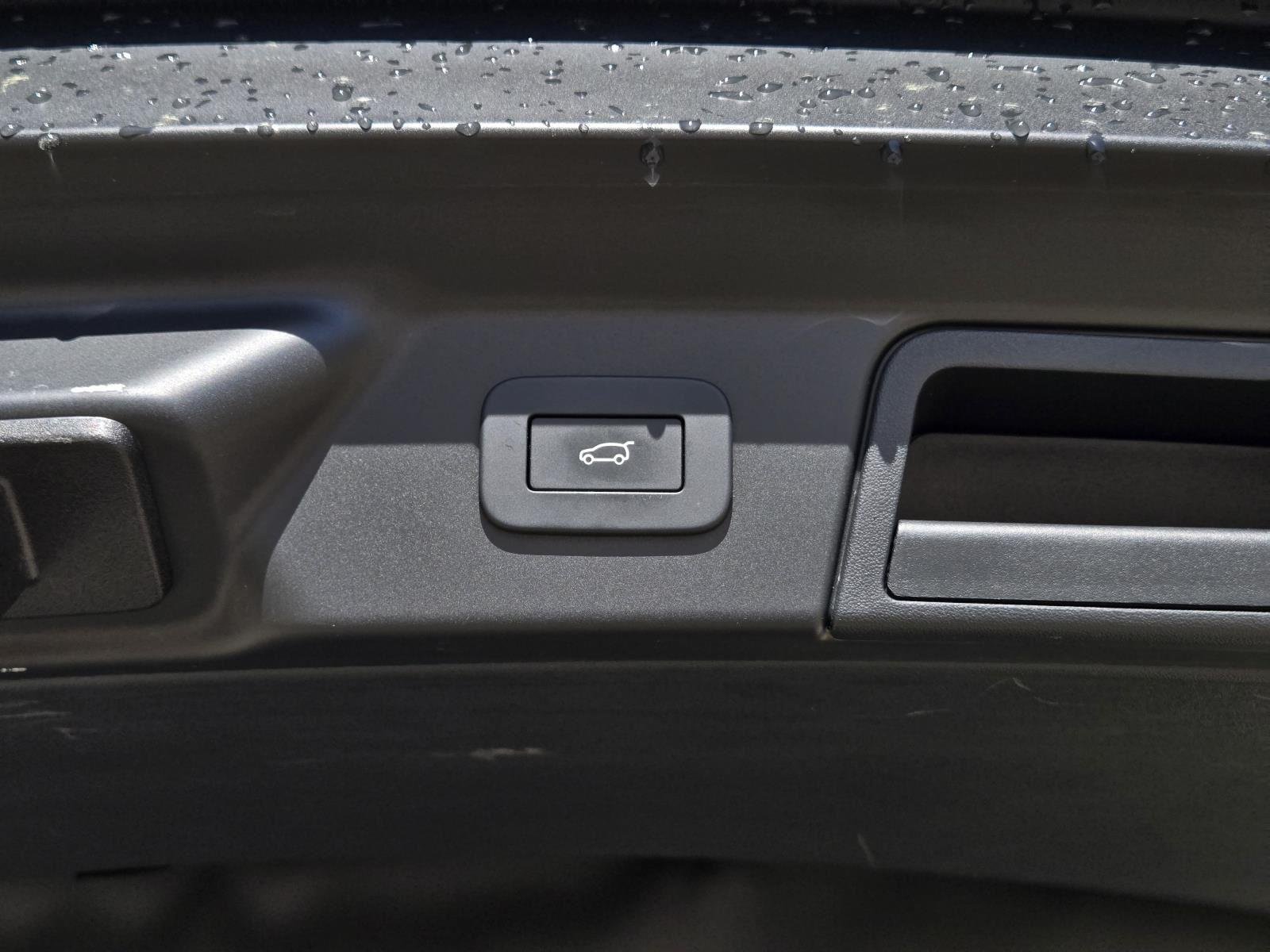 Used 2025 Zadar Grey Premium Metallic Land Rover S image 14